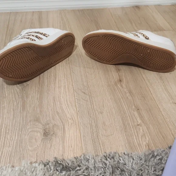 Adidas Women's White Sneakers with Leopard Print - Picture 3 of 4